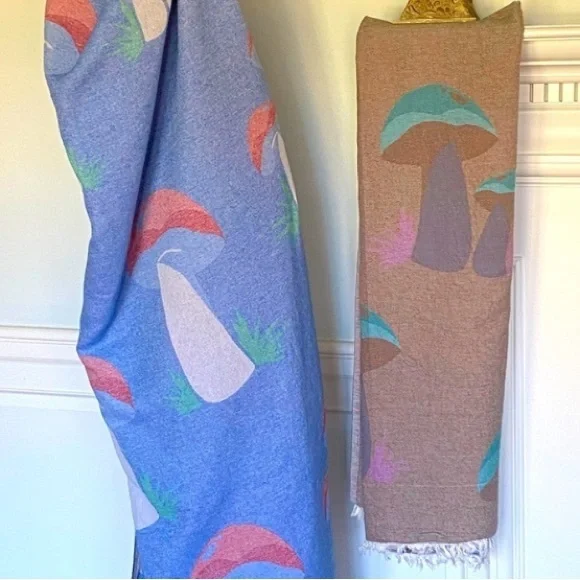 FLiPSiDE Loom Weave Throw Blanket Red Mushroom Teal Mushroom Organic Cotton NEW - Picture 5 of 16